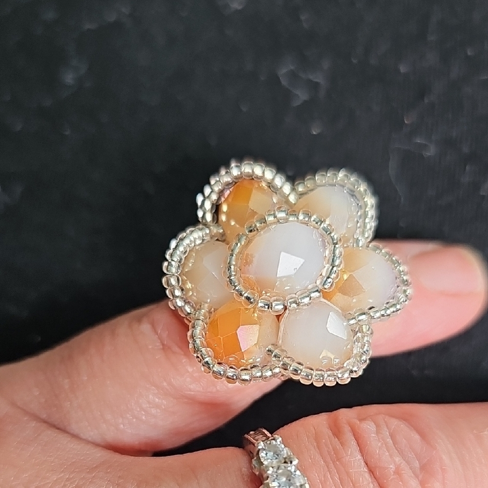 Elegant Silver and Gold Floral Ring